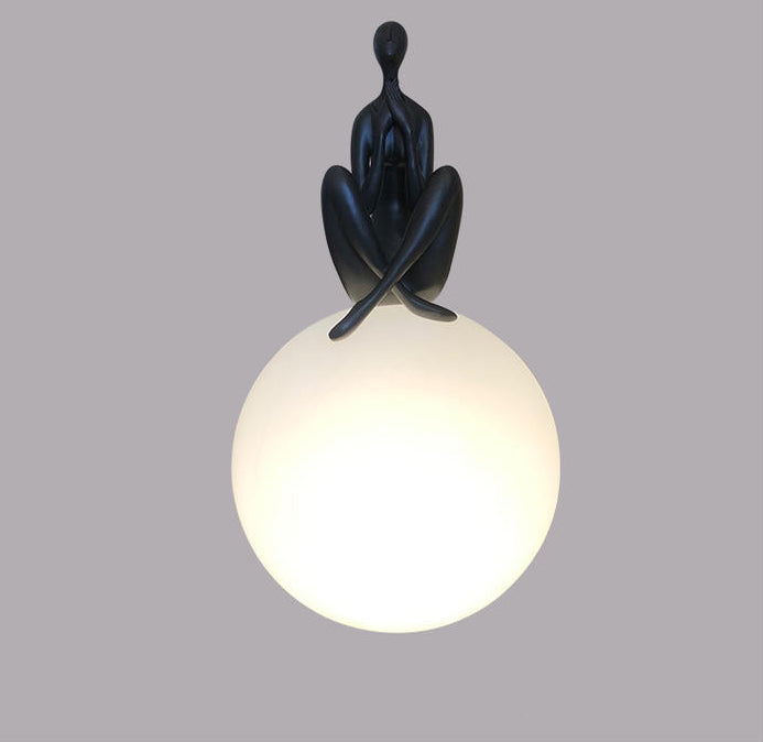 Moderne Art-Déco-Person, die einen Sitzball umarmt, Harz PE 1-Licht Tischlampe für das Schlafzimmer 
