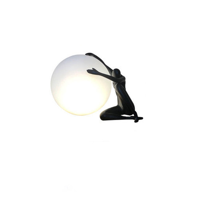 Moderne Art-Déco-Person, die einen Sitzball umarmt, Harz PE 1-Licht Tischlampe für das Schlafzimmer 