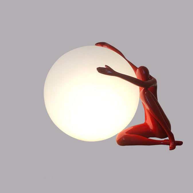 Moderne Art-Déco-Person, die einen Sitzball umarmt, Harz PE 1-Licht Tischlampe für das Schlafzimmer 