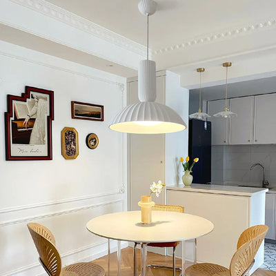 Lámpara colgante LED de resina y yeso en forma de media luna moderna minimalista para comedor 