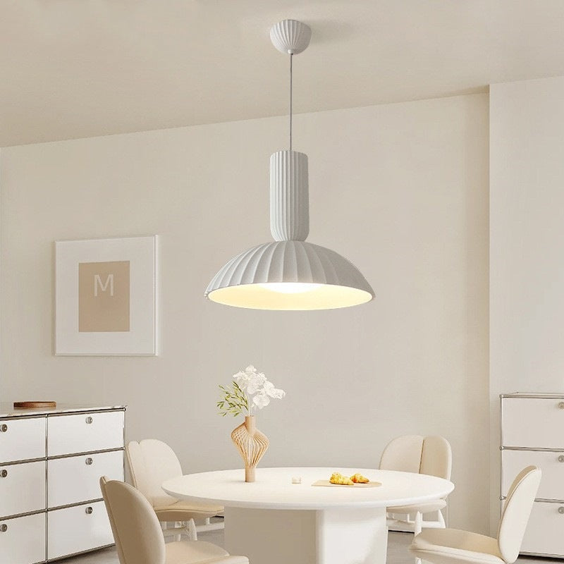 Lámpara colgante LED de resina y yeso en forma de media luna moderna minimalista para comedor 