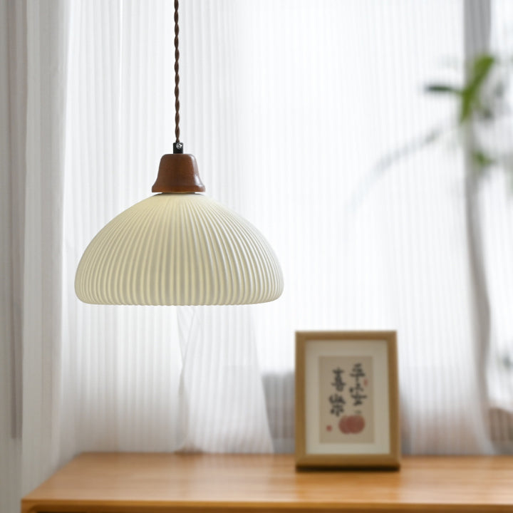 Moderne minimalistische elliptische Halbkreis-Keramik-Eisen-Holz 1-Licht-Pendelleuchte für das Schlafzimmer 
