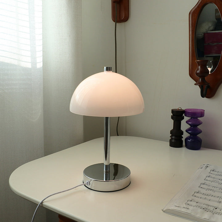 Moderne minimalistische sphärische Halbkugel Eisen Glas 1-Licht Tischlampe für das Schlafzimmer 