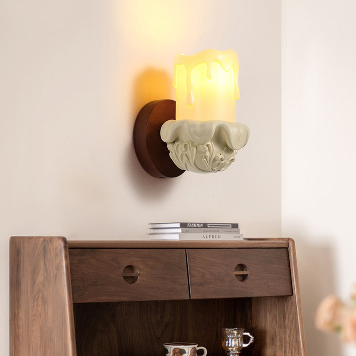 Candelabro de pared de 1 luz de resina de madera francesa tradicional con vidrio tallado para dormitorio y sala de estar 