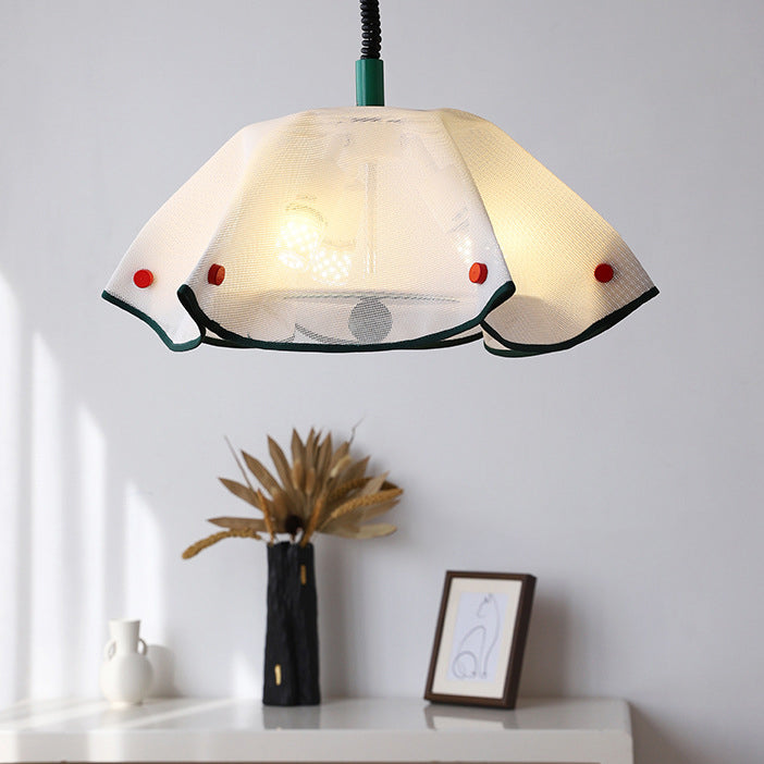Moderne Mid-Century Eisen-, Acryl- & Stoffblütenblatt geformte 3-Licht Pendelleuchte für Schlafzimmer & Wohnzimmer 