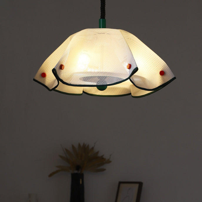 Moderne Mid-Century Eisen-, Acryl- & Stoffblütenblatt geformte 3-Licht Pendelleuchte für Schlafzimmer & Wohnzimmer 