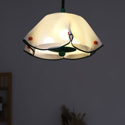 Moderne Mid-Century Eisen-, Acryl- & Stoffblütenblatt geformte 3-Licht Pendelleuchte für Schlafzimmer & Wohnzimmer 