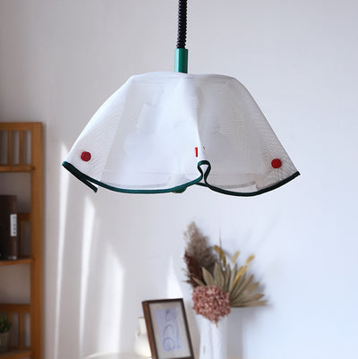 Moderne Mid-Century Eisen-, Acryl- & Stoffblütenblatt geformte 3-Licht Pendelleuchte für Schlafzimmer & Wohnzimmer 