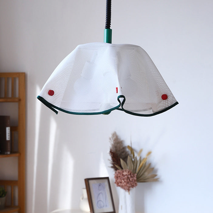 Moderne Mid-Century Eisen-, Acryl- & Stoffblütenblatt geformte 3-Licht Pendelleuchte für Schlafzimmer & Wohnzimmer 