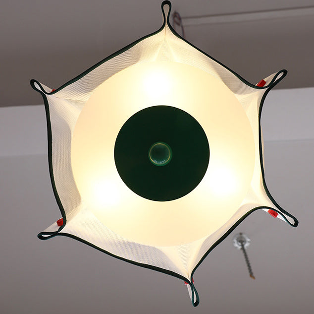 Moderne Mid-Century Eisen-, Acryl- & Stoffblütenblatt geformte 3-Licht Pendelleuchte für Schlafzimmer & Wohnzimmer 