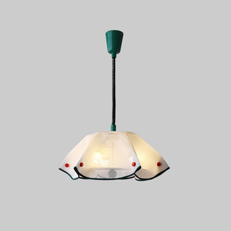 Moderne Mid-Century Eisen-, Acryl- & Stoffblütenblatt geformte 3-Licht Pendelleuchte für Schlafzimmer & Wohnzimmer 