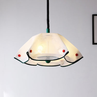 Moderne Mid-Century Eisen-, Acryl- & Stoffblütenblatt geformte 3-Licht Pendelleuchte für Schlafzimmer & Wohnzimmer 