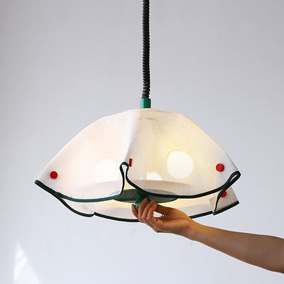 Moderne Mid-Century Eisen-, Acryl- & Stoffblütenblatt geformte 3-Licht Pendelleuchte für Schlafzimmer & Wohnzimmer 