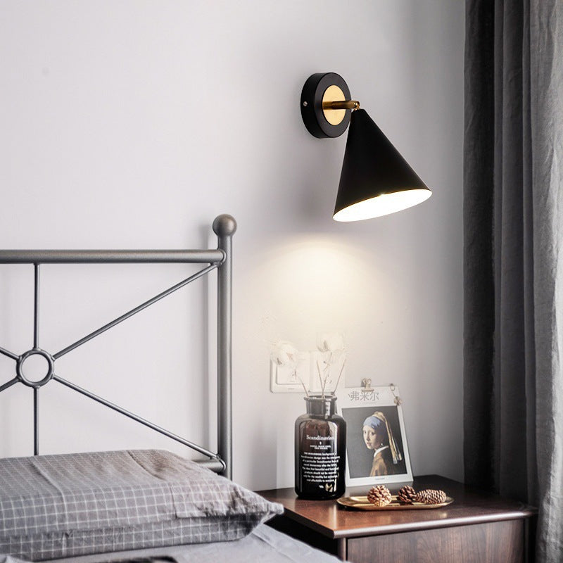 Moderner minimalistischer Wandstrahler mit drehbarem Eisenschirm, 1-flammig, für Schlafzimmer & Wohnzimmer 
