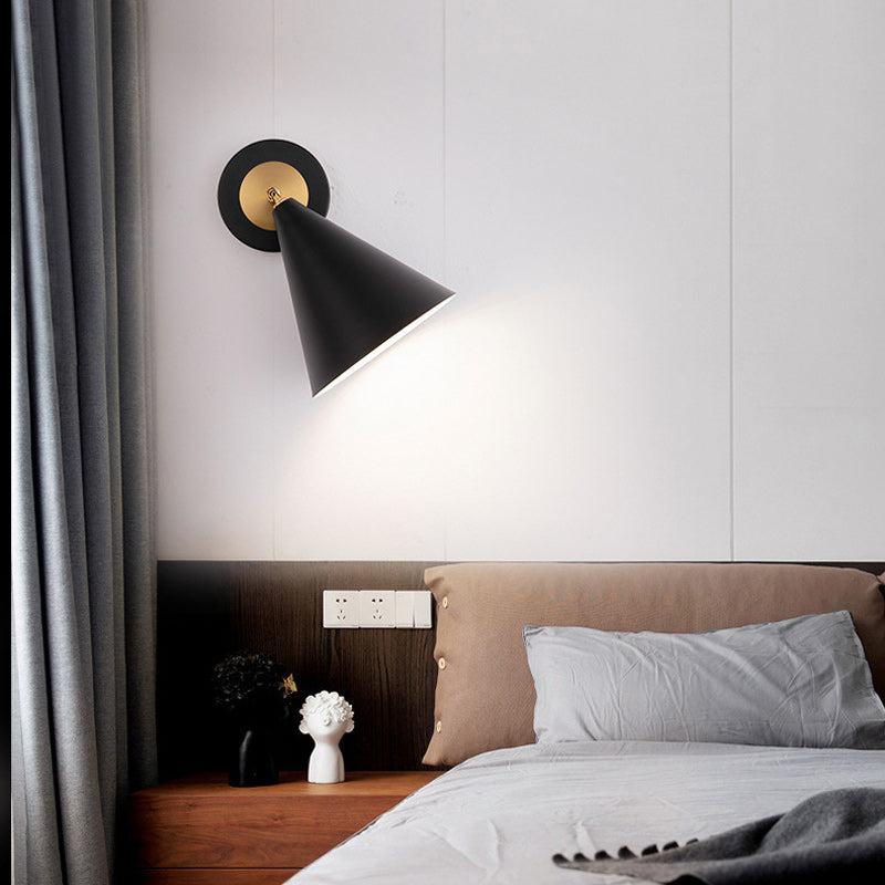 Moderner minimalistischer Wandstrahler mit drehbarem Eisenschirm, 1-flammig, für Schlafzimmer & Wohnzimmer 