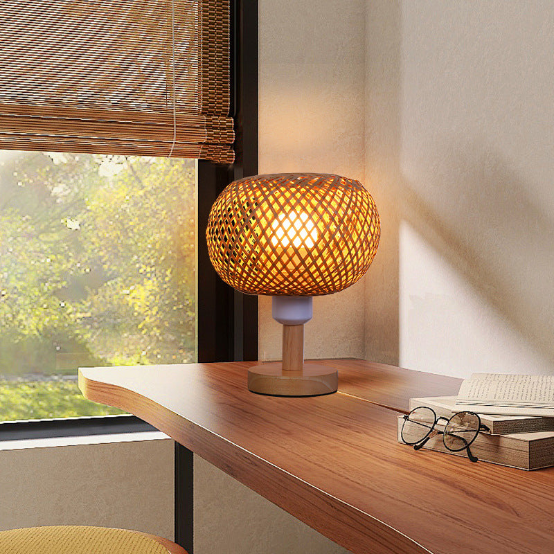Lampe de table ronde en bois rustique traditionnel et bambou tissé creux à 1 lumière pour chambre et salon 