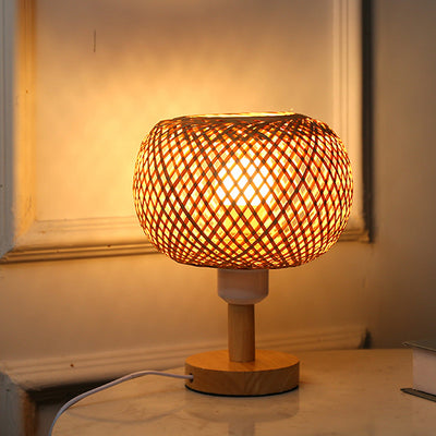 Lampe de table ronde en bois rustique traditionnel et bambou tissé creux à 1 lumière pour chambre et salon 
