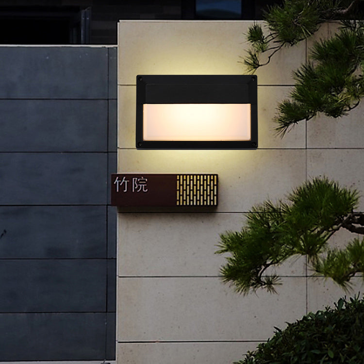 Moderne minimalistische Aluminium- & PC-rechteckige wasserdichte LED-Außenwandleuchte für Terrasse & Balkon 