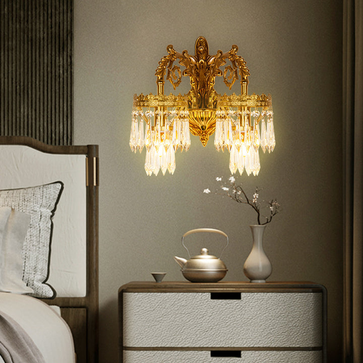 Aplique de pared de latón macizo y cristal tallado tradicional francés con brazo y base de 1/2 luces para dormitorio y sala de estar 