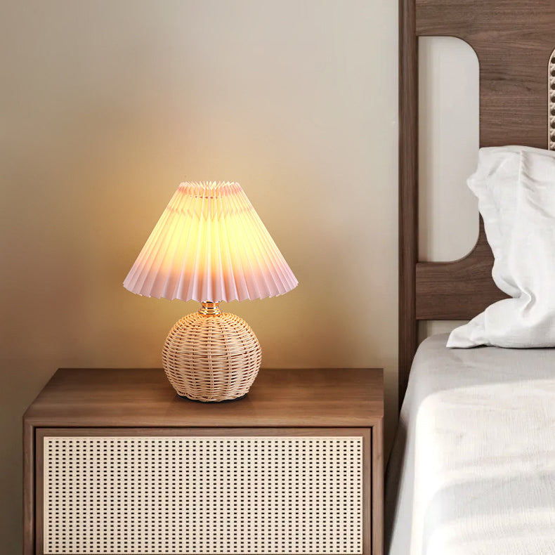 Lampe de table LED moderne Art Déco en rotin et abat-jour plissé en tissu pour chambre et salon 