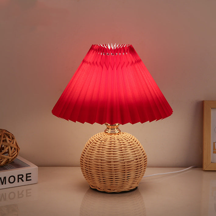 Lampe de table LED moderne Art Déco en rotin et abat-jour plissé en tissu pour chambre et salon 