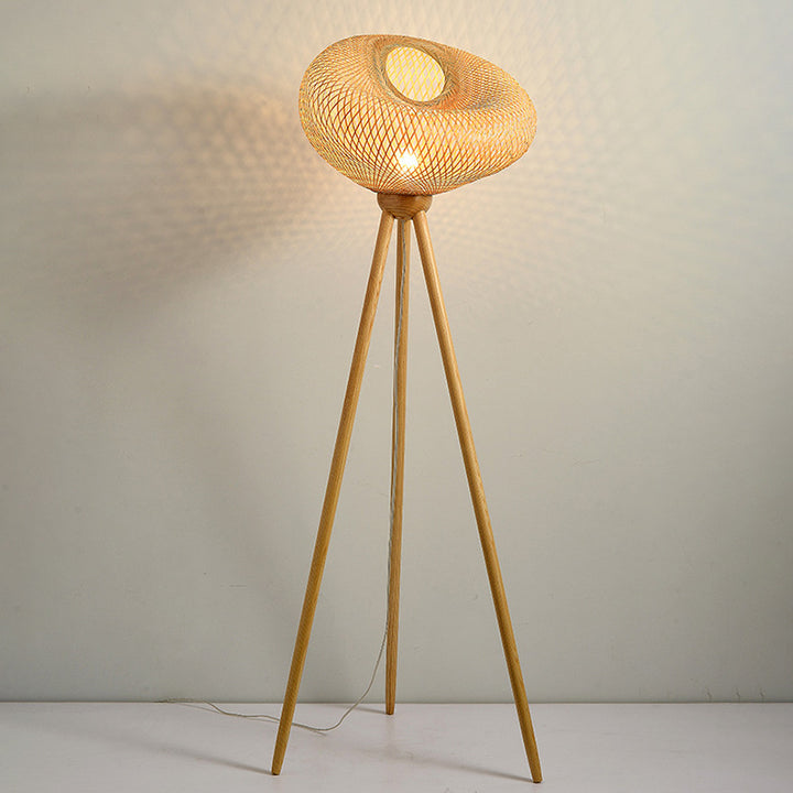 Lampe de sol traditionnelle japonaise en bambou et bois avec base de trépied irrégulière ronde à 1 lumière pour chambre et salon 