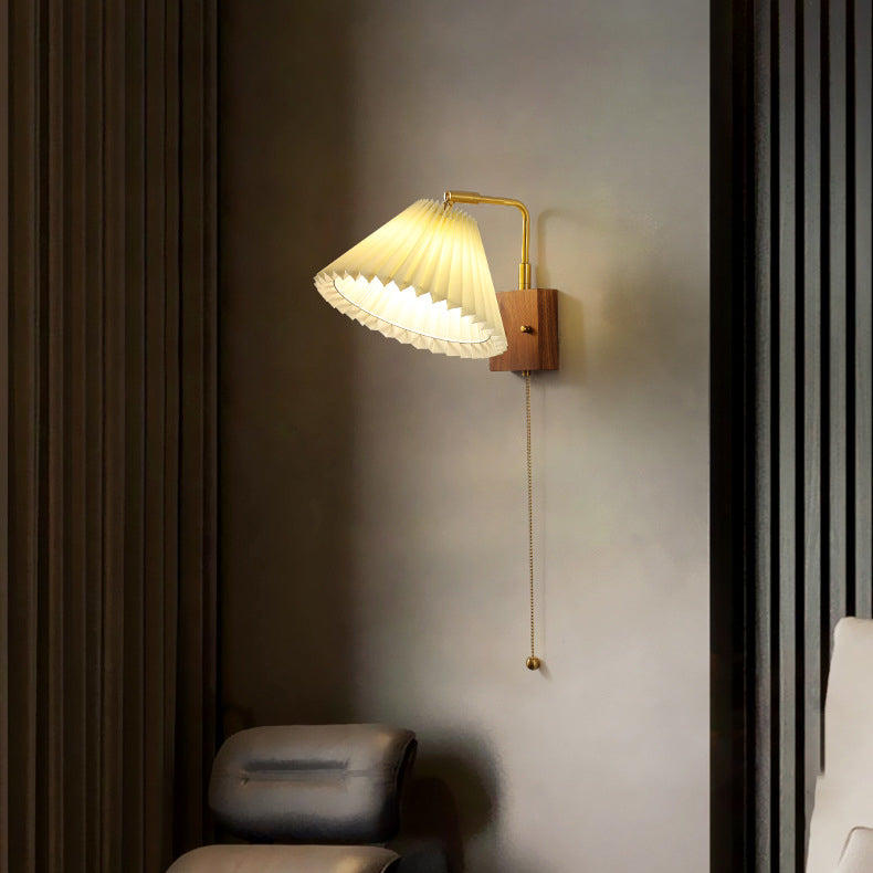 Traditional Vintage Brass &amp; Walnut Pleated Fabric Ceramic Shade 1-Light Wall Sconce Lamp For Bedroom &amp; Living Room