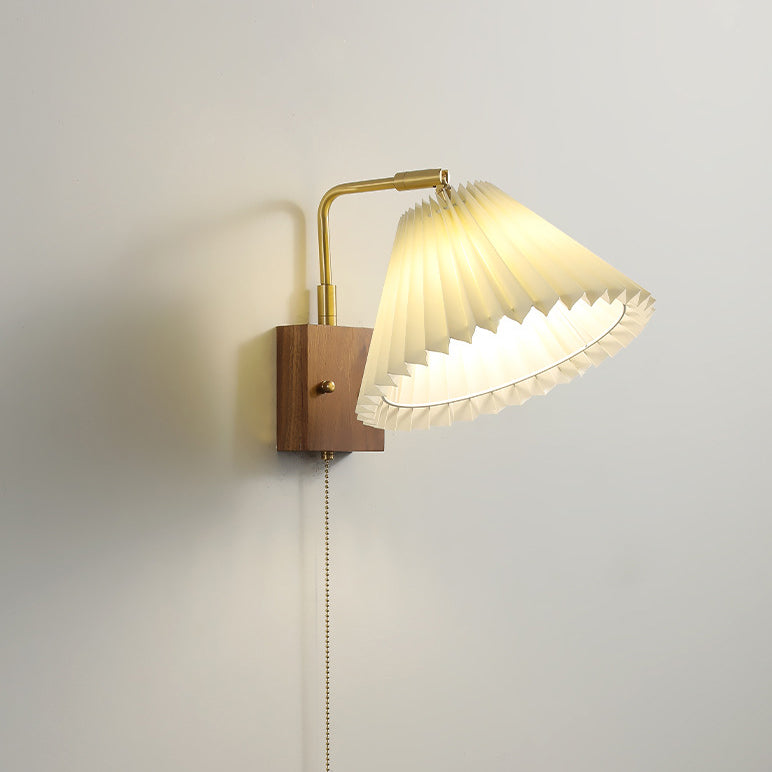 Traditional Vintage Brass &amp; Walnut Pleated Fabric Ceramic Shade 1-Light Wall Sconce Lamp For Bedroom &amp; Living Room