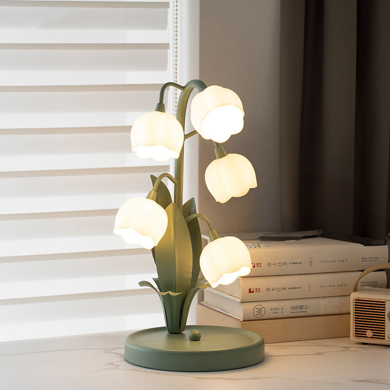 Moderne Art-Déco-Eisen- und PC-Blumen-Nachttischlampe mit 5 Lichtern für Wohnzimmer und Schlafzimmer 