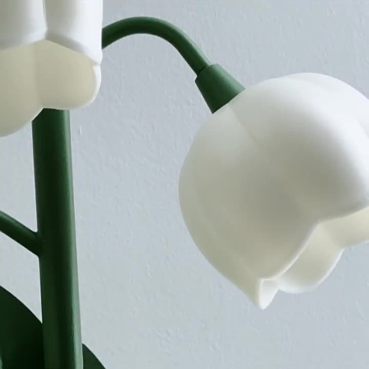 Moderne Art-Déco-Eisen- und PC-Blumen-Nachttischlampe mit 5 Lichtern für Wohnzimmer und Schlafzimmer 