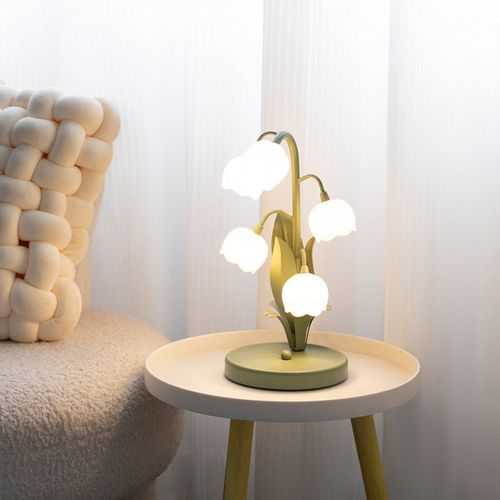Moderne Art-Déco-Eisen- und PC-Blumen-Nachttischlampe mit 5 Lichtern für Wohnzimmer und Schlafzimmer 