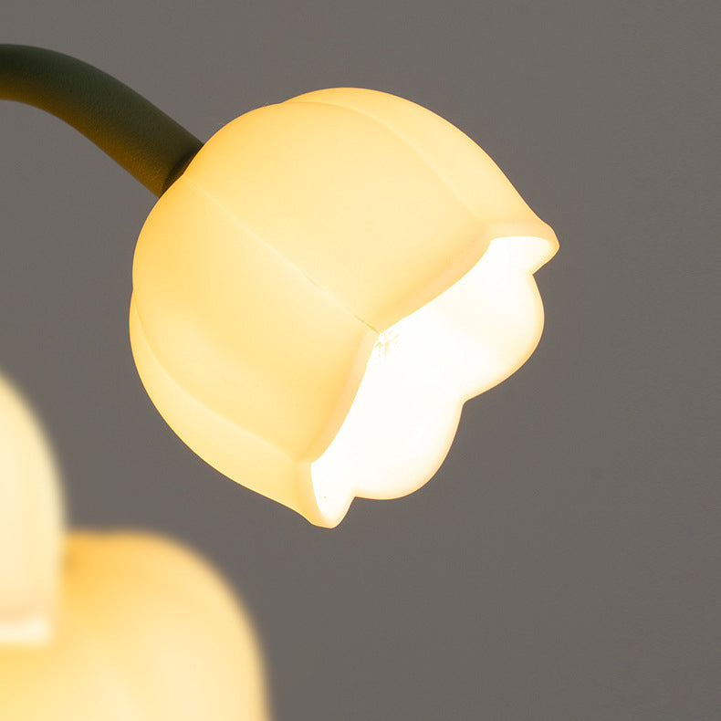 Moderne Art-Déco-Eisen- und PC-Blumen-Nachttischlampe mit 5 Lichtern für Wohnzimmer und Schlafzimmer 