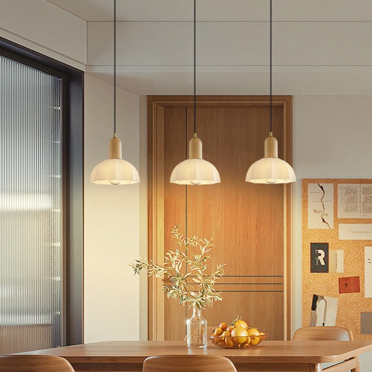 Zeitgenössische nordische Messing-Glas-Holz-Rundkuppel 1-Licht Pendelleuchte für Wohnzimmer 