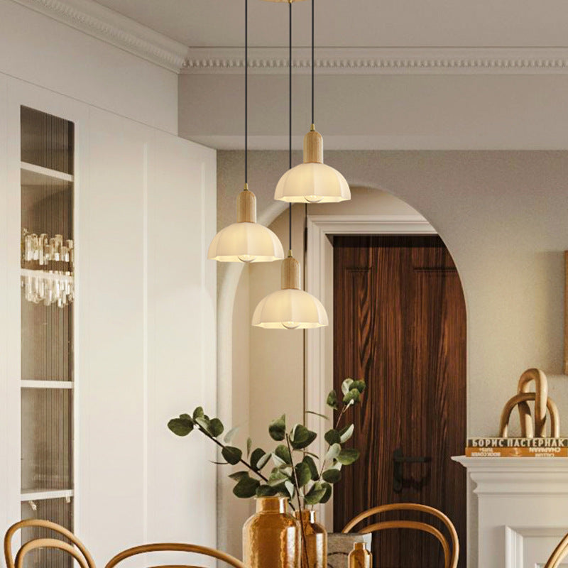 Zeitgenössische nordische Messing-Glas-Holz-Rundkuppel 1-Licht Pendelleuchte für Wohnzimmer 