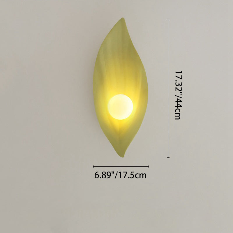 Contemporary Nordic Resin & Glass Leaf-Shaped Globe 1-Light Wall Sconce Lamp For Living Room