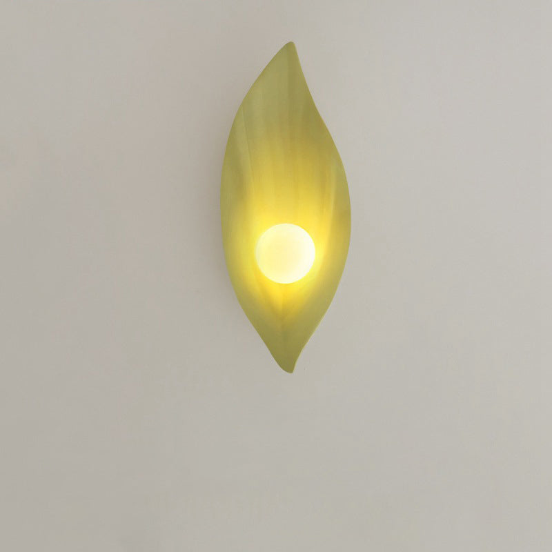 Contemporary Nordic Resin & Glass Leaf-Shaped Globe 1-Light Wall Sconce Lamp For Living Room