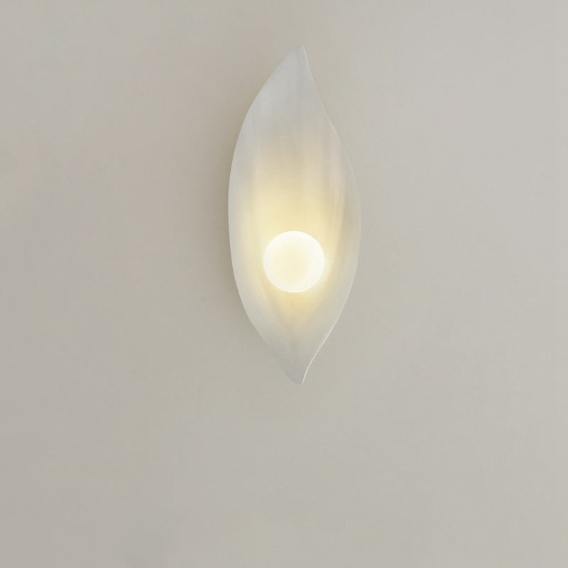 Contemporary Nordic Resin &amp; Glass Leaf-Shaped Globe 1-Light Wall Sconce Lamp For Living Room