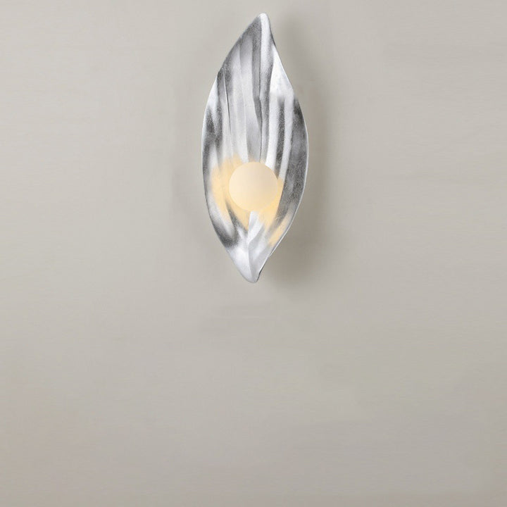 Contemporary Nordic Resin &amp; Glass Leaf-Shaped Globe 1-Light Wall Sconce Lamp For Living Room