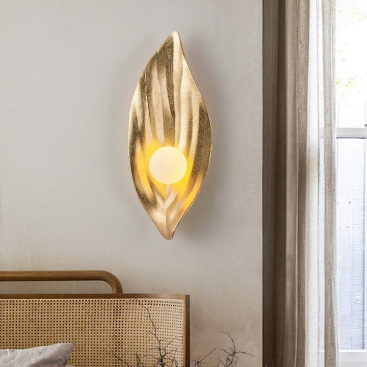 Contemporary Nordic Resin &amp; Glass Leaf-Shaped Globe 1-Light Wall Sconce Lamp For Living Room