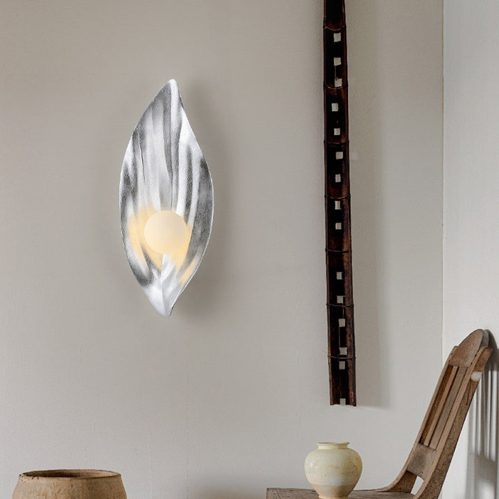 Contemporary Nordic Resin &amp; Glass Leaf-Shaped Globe 1-Light Wall Sconce Lamp For Living Room