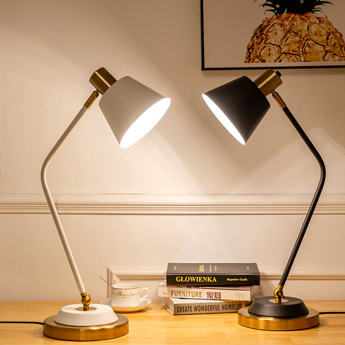 Moderner minimalistischer Tischlampe mit Eisen-Zylinderschirm, 1-flammig, für das Wohnzimmer 