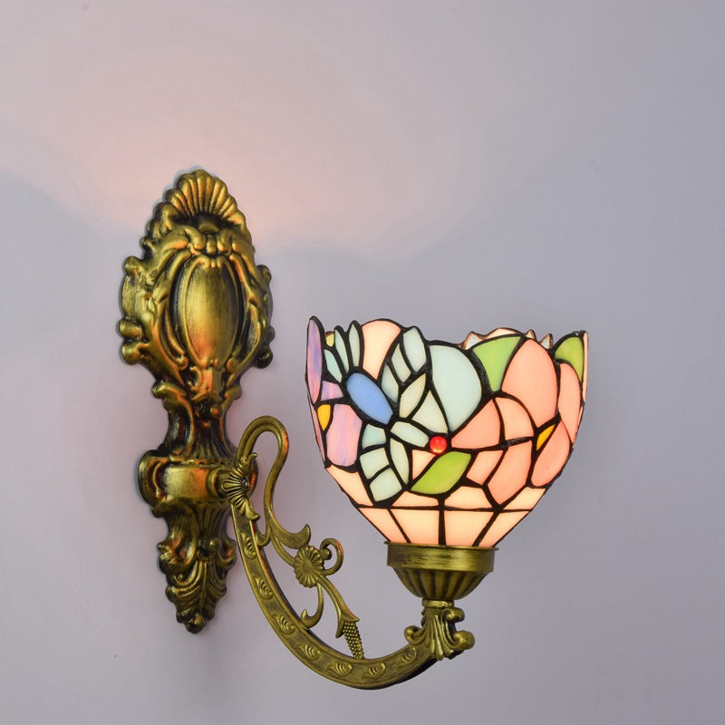Lámpara de aplique de pared de 1 luz con patrón de cono floral de vidrio de hierro tradicional Tiffany para sala de estar 