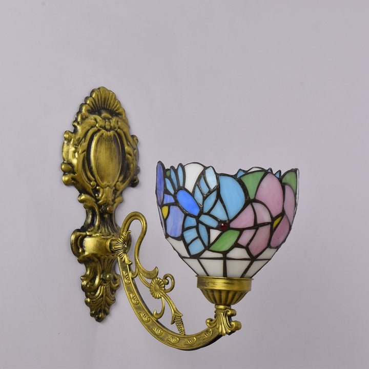 Lámpara de aplique de pared de 1 luz con patrón de cono floral de vidrio de hierro tradicional Tiffany para sala de estar 