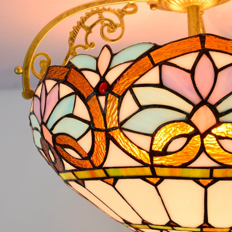 Traditionelle Tiffany Eisen- & Buntglas-Herzkuppel mit Blumenmuster, 3-Licht-Halbeinbau-Deckenleuchte für das Wohnzimmer 