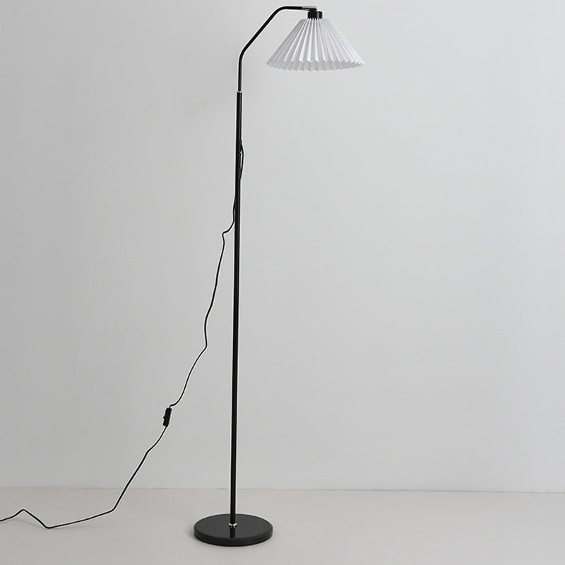 Moderner minimalistischer Eisen- & Stoff-Plissee-Zylinder 1-Licht-Stehlampe für das Wohnzimmer 