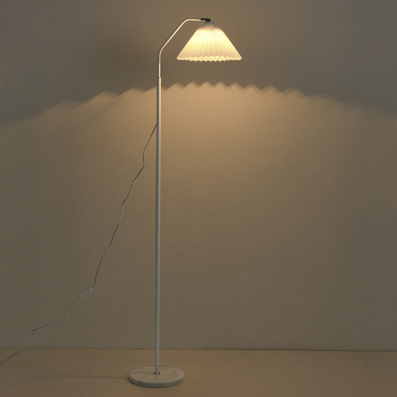 Lampe de sol moderne minimaliste en fer et tissu plissé cylindre à 1 lumière pour salon 