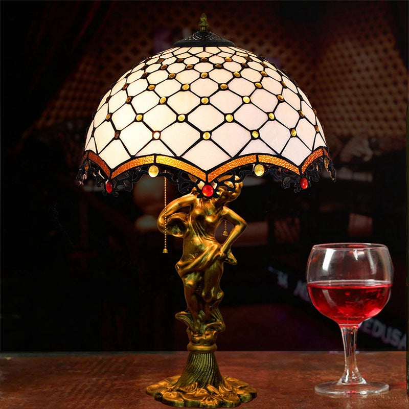 Traditionelle Tiffany-Legierung & Buntglas-Kuppel Damen-Skulpturenbasis 3-Licht Tischlampe für Wohnzimmer 