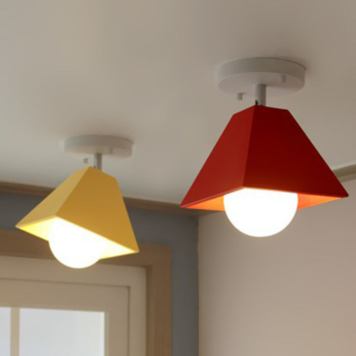 Plafonnier semi-encastré à 1 lumière en fer trapézoïdal créatif contemporain pour salon 