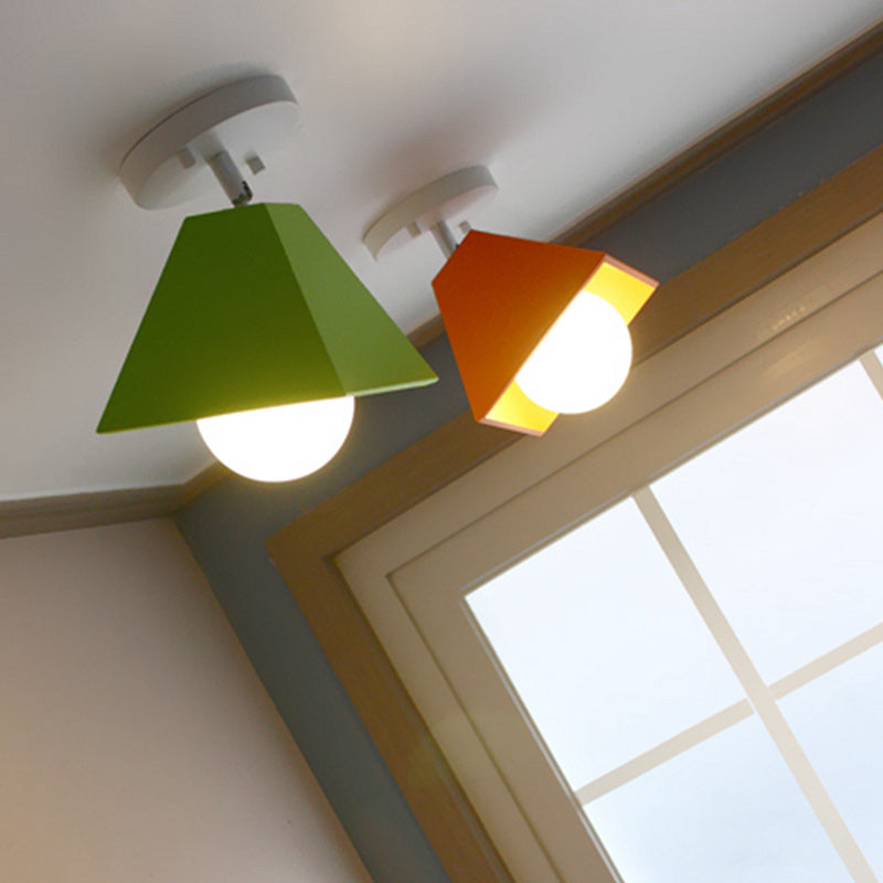 Zeitgenössische kreative Eisen-Trapez 1-Licht Halbeinbau-Deckenleuchte für das Wohnzimmer 