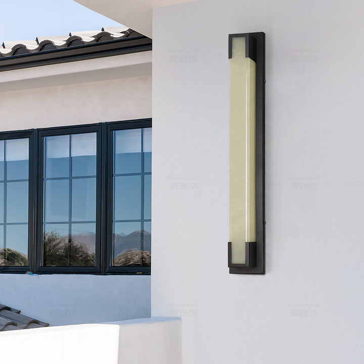 Moderne minimalistische Wandleuchte aus Edelstahl und Acryl mit rechteckigem LED-Design für den Außenbereich 